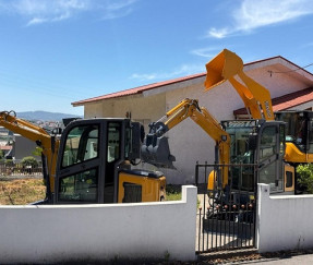 Caso de cliente en Portugal: Miniexcavadora SAAO y cargadora de ruedas para proyectos de construcción pequeños