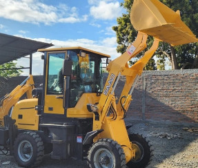 Estudio de caso: cómo la cargadora retroexcavadora compacta SAAO redefinió la eficiencia en un sitio residencial restringido