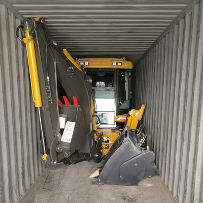 Retroexcavadora SAAO WZ388 en mantenimiento de caminos rurales, México