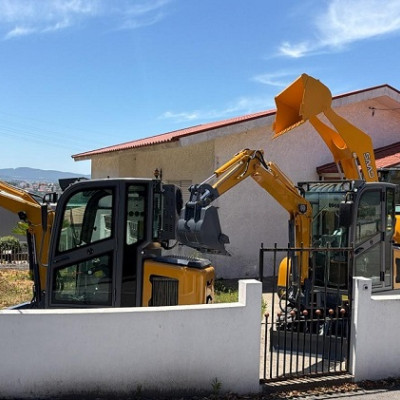Caso de cliente en Portugal: Miniexcavadora SAAO y cargadora de ruedas para proyectos de construcción pequeños